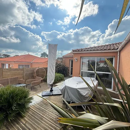 Maison Fonctionnelle Avec Jardin Et Parking Prive Aux Sables-d'olonne - Fr-1-197-619 Hébergement de vacances *