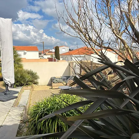 Maison Fonctionnelle Avec Jardin Et Parking Prive Aux Sables-d'olonne - Fr-1-197-619 Hébergement de vacances *