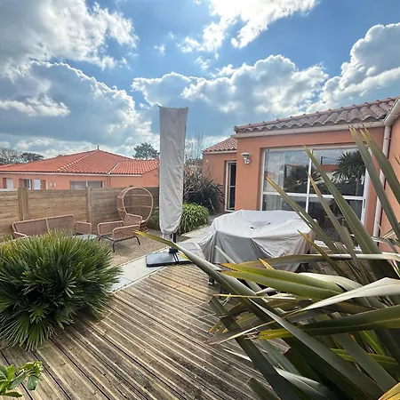 Holiday home Maison Fonctionnelle Avec Jardin Et Parking Prive Aux Sables-d'olonne - Fr-1-197-619